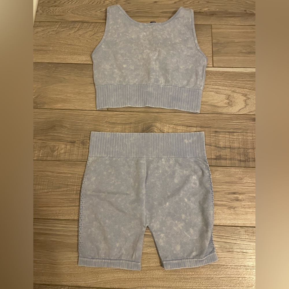 New - 2 Piece Seamless Mineral wash biker shorts Set - Pastel Blue - Acid wash